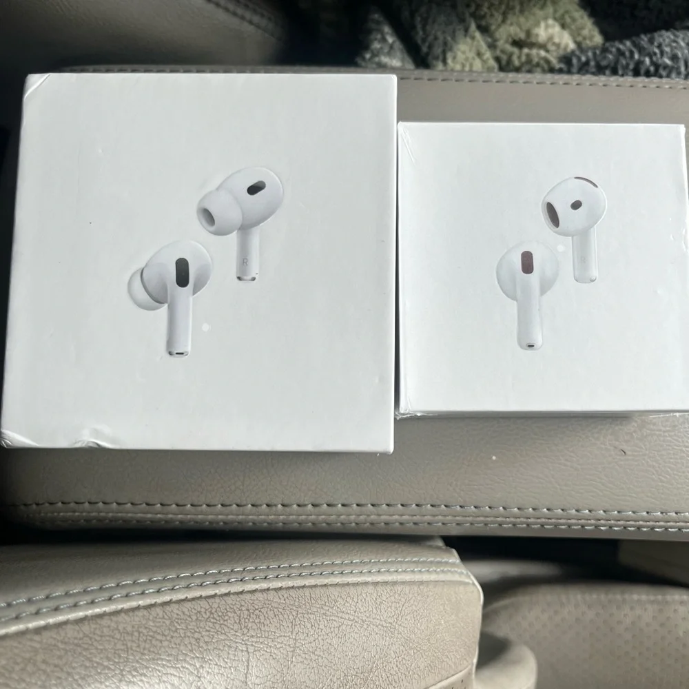 Apple White Wireless Earbuds with Charging Case